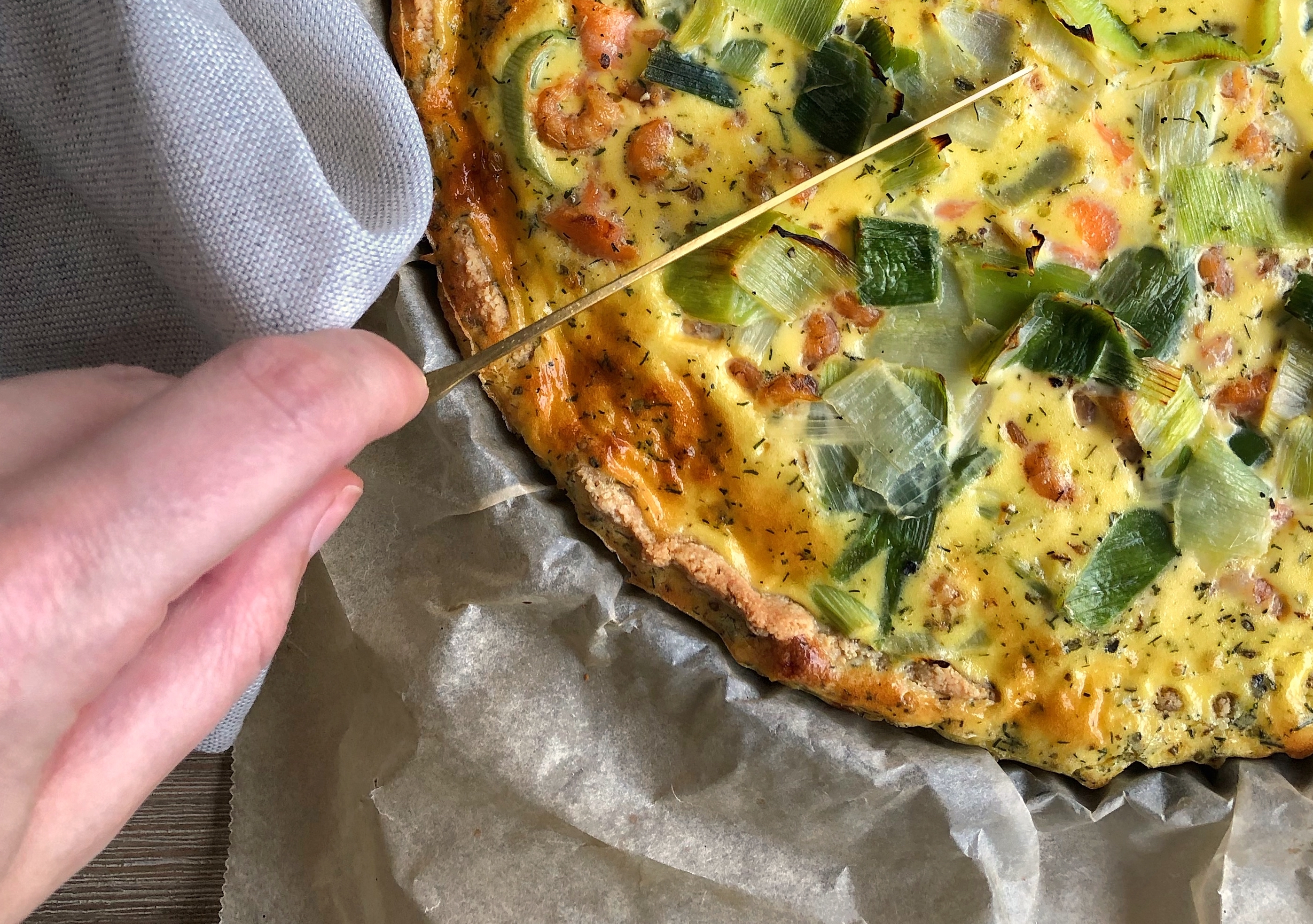 Feestelijke Quiche Met Zalm Garnaal Prei Zonder Bladerdeeg Recept Innersparkle