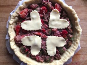 aardbei rabarber taart kruimeldeeg