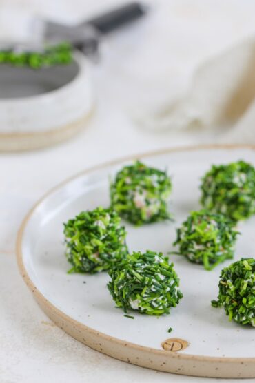 aperoballetjes met kruidenkaas garnaal en bieslook