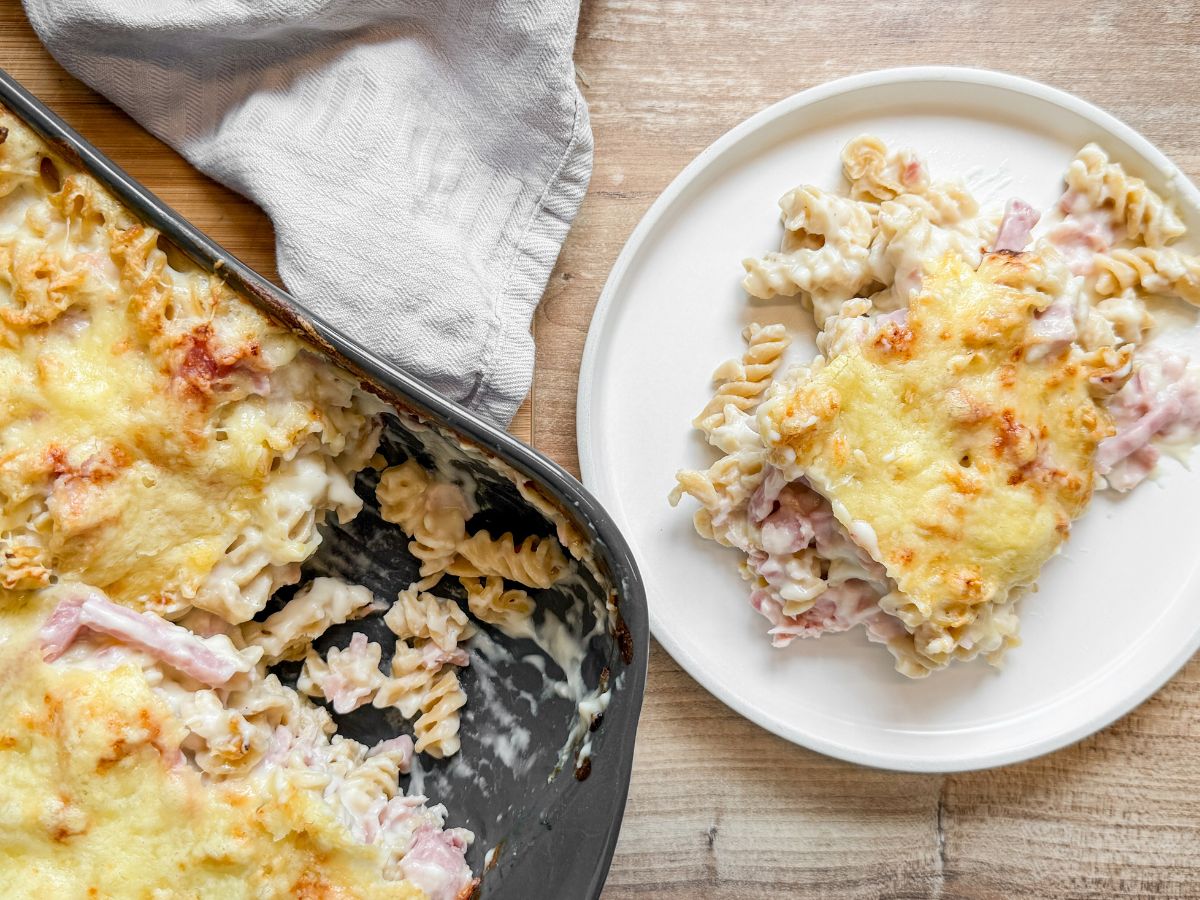 Macaroni met ham en kaas en groenten